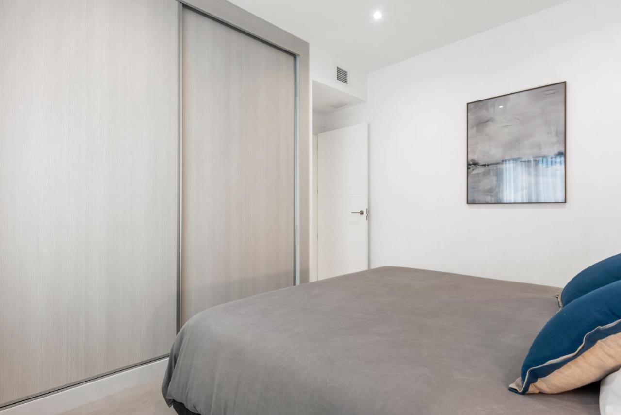 Large In Playas Del Duque Apartment
