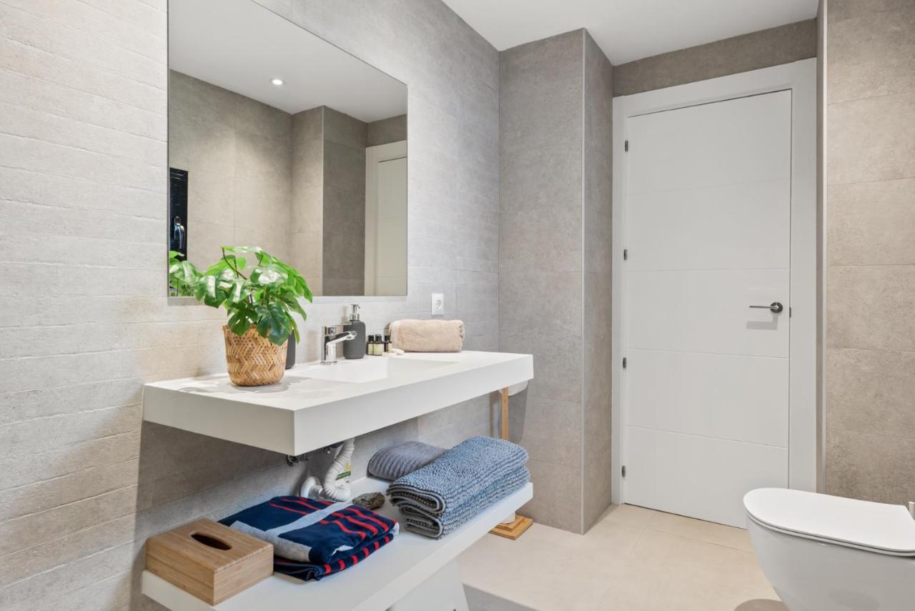 Large In Playas Del Duque Apartment