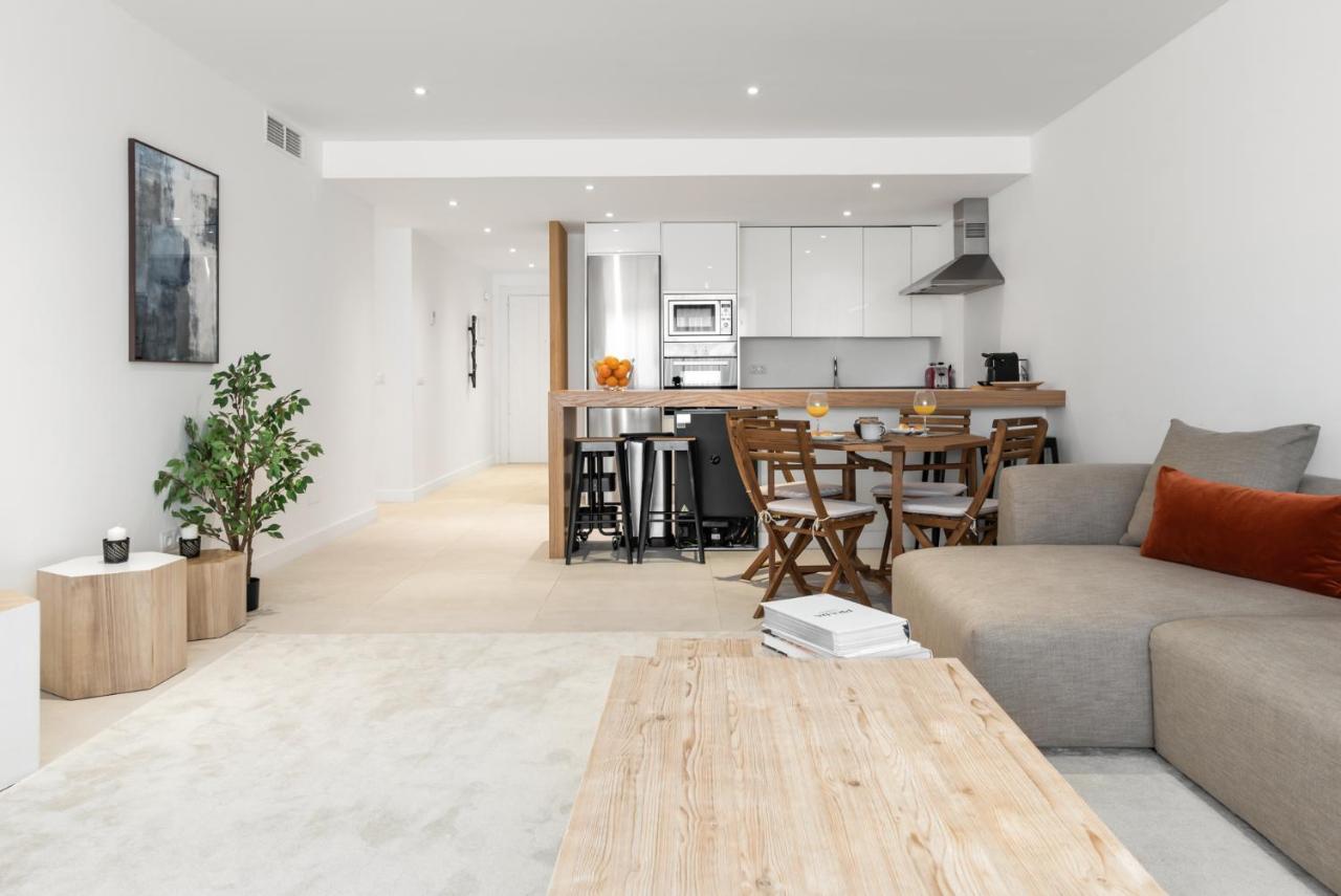 Large In Playas Del Duque Apartment *