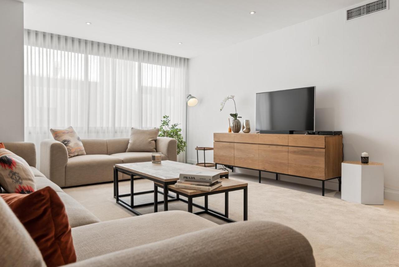 Large In Playas Del Duque Apartment
