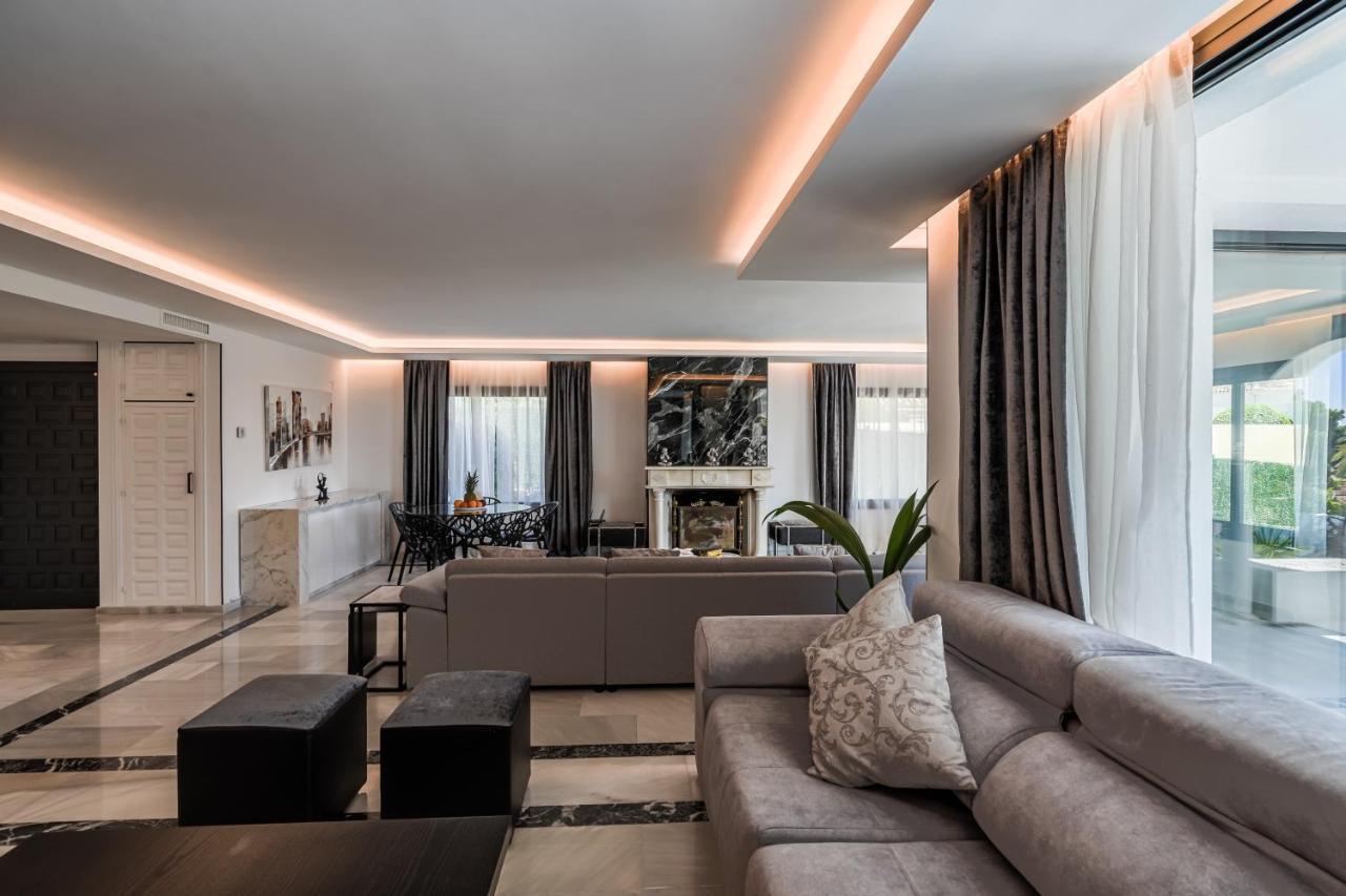27 Nueva Andalucia Puerto Banus Villa *
