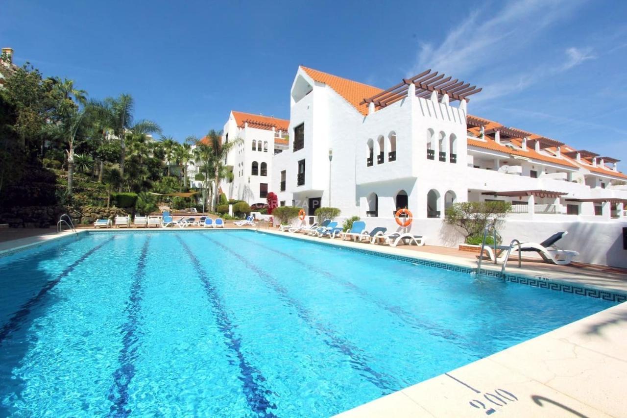 Apartment La Buena Vida Duplex: Stylish Retreat With Pool Access Near Puerto Banus *