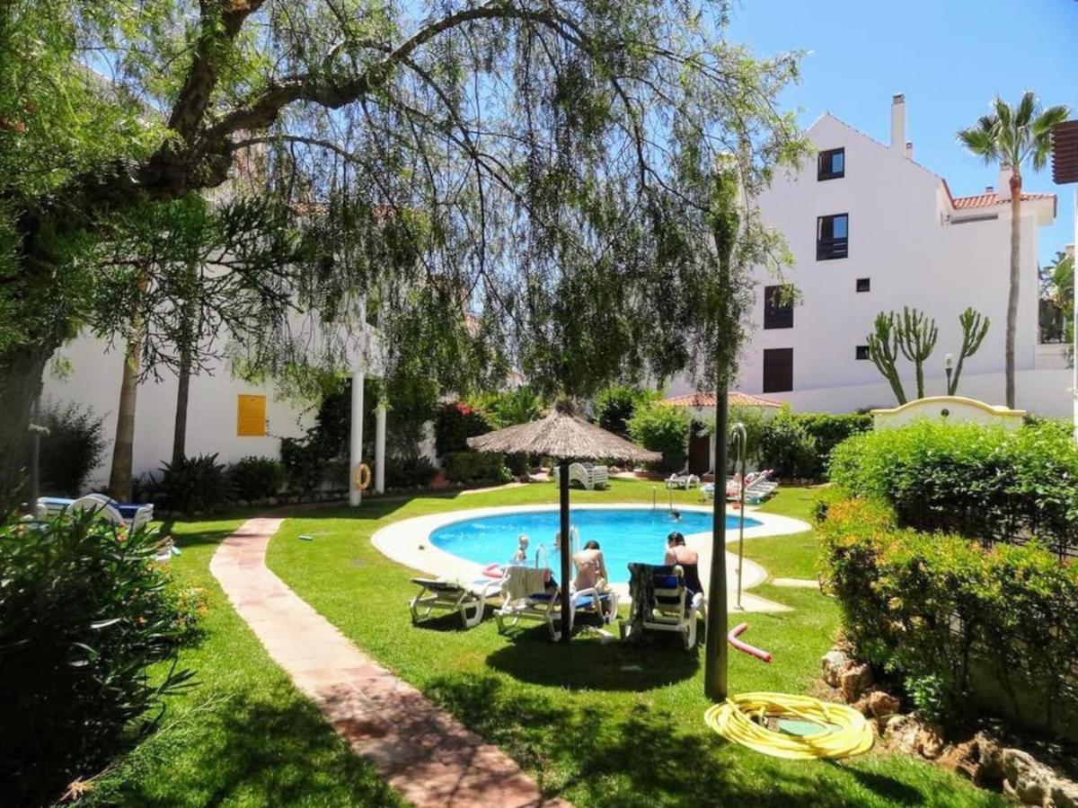 La Buena Vida Duplex: Stylish Retreat With Pool Access Near Puerto Banus Apartment Marbella