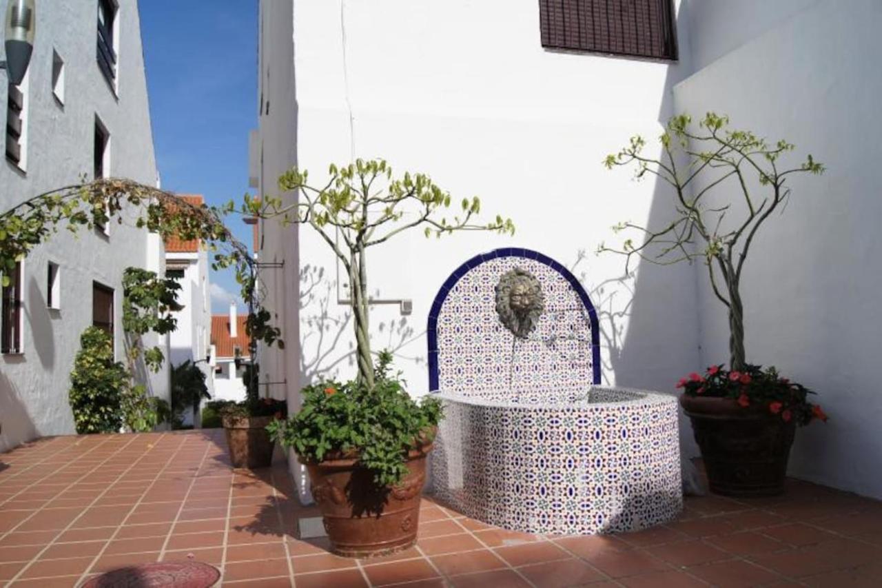 La Buena Vida Duplex: Stylish Retreat With Pool Access Near Puerto Banus Marbella
