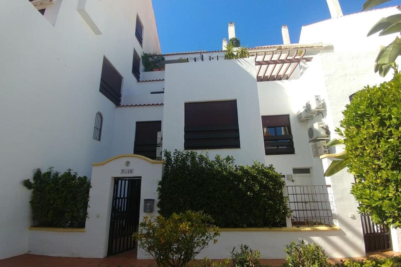 Apartment La Buena Vida Duplex: Stylish Retreat With Pool Access Near Puerto Banus Marbella