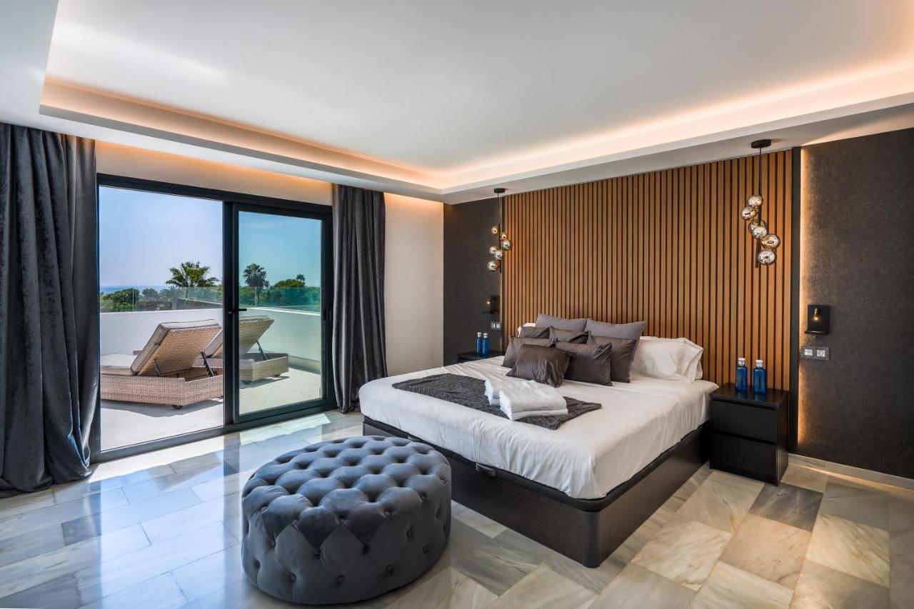 27 Nueva Andalucia Puerto Banus Villa *
