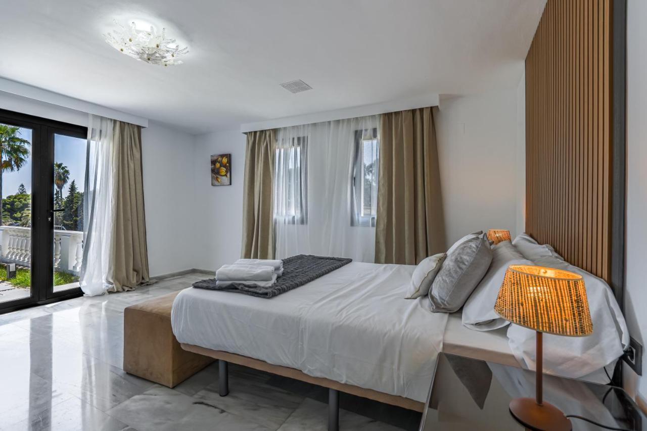 27 Nueva Andalucia Puerto Banus Villa *