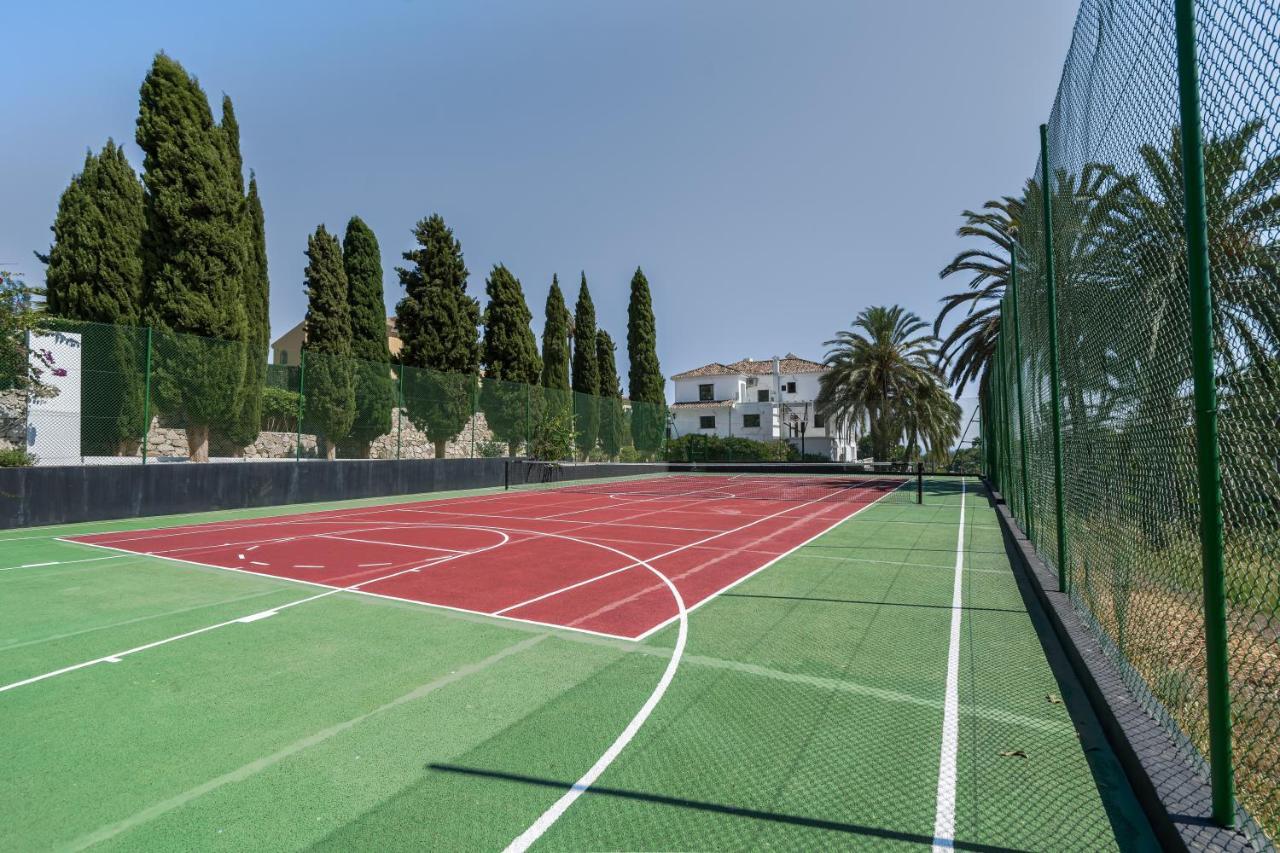27 Nueva Andalucia Puerto Banus Villa *
