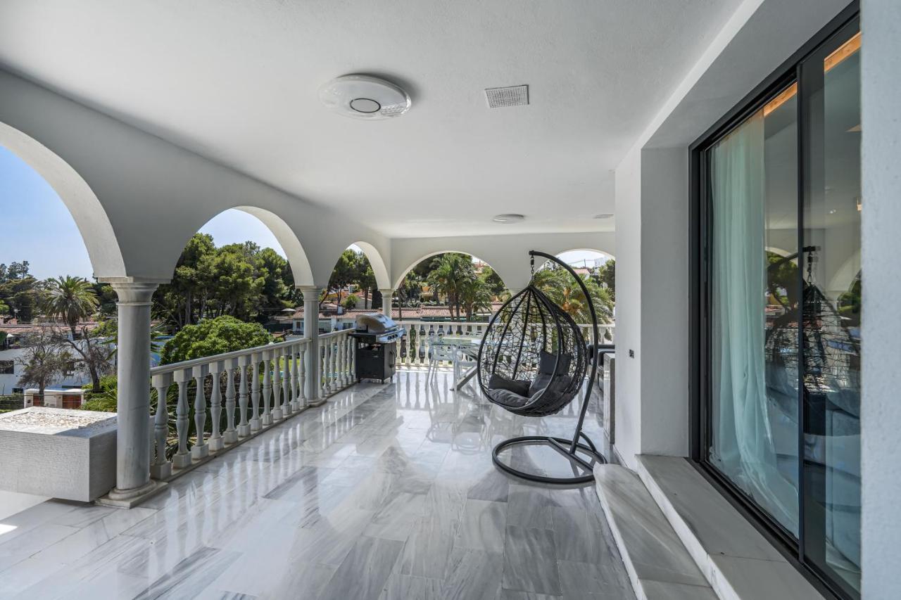 27 Nueva Andalucia Puerto Banus Villa *
