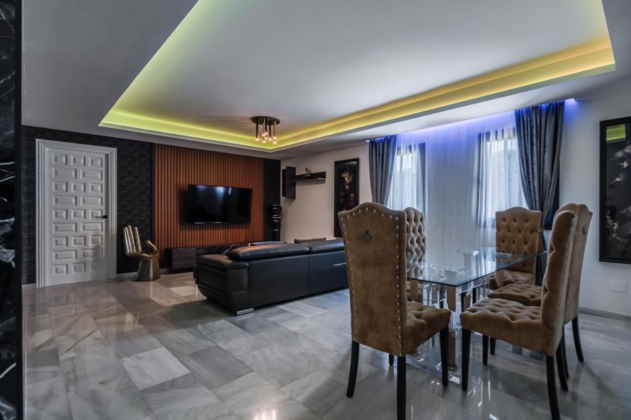 27 Nueva Andalucia Puerto Banus Villa *