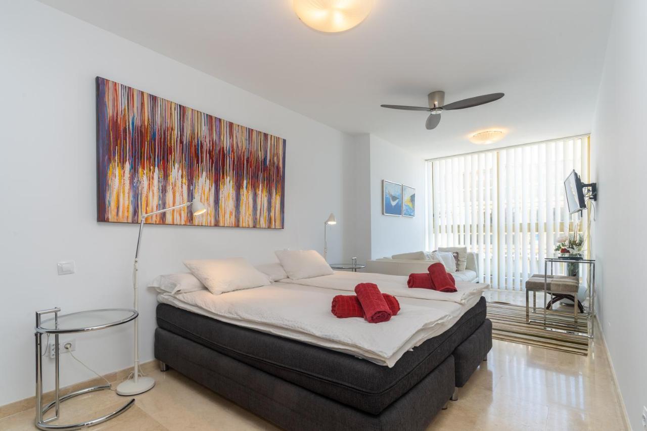 Unique First Line Apartment *