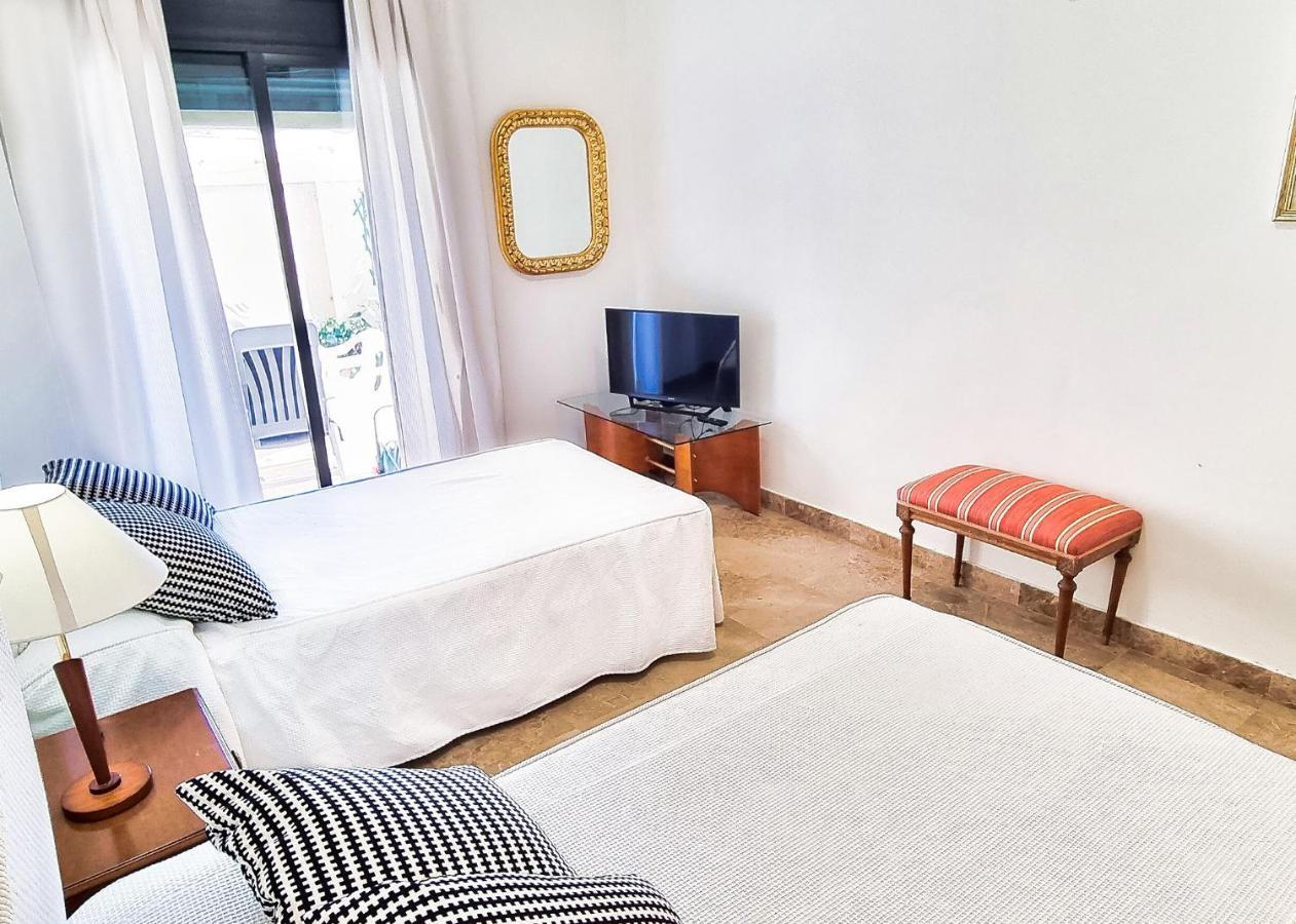 One-bedroom In Centre With Parking Included *