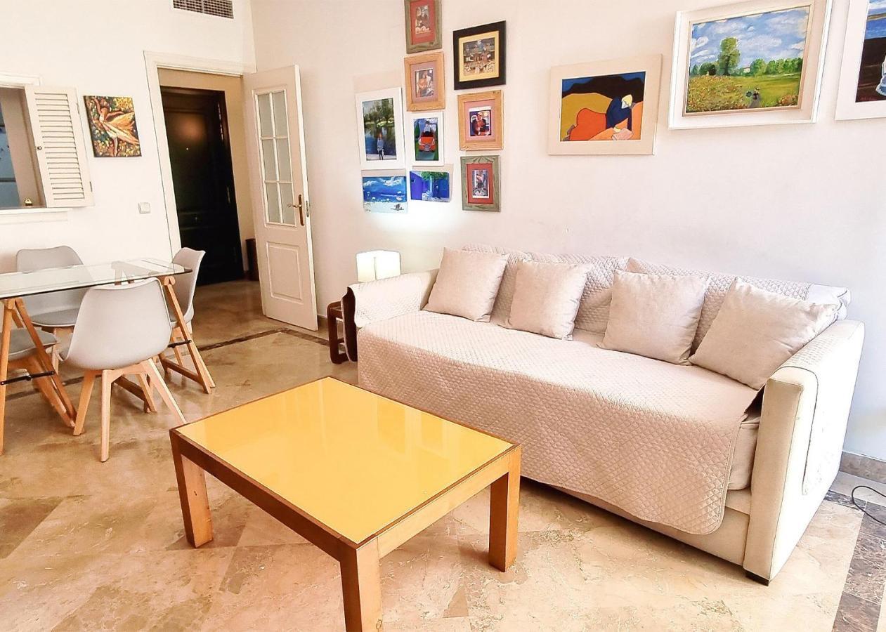 One-bedroom In Centre With Parking Included