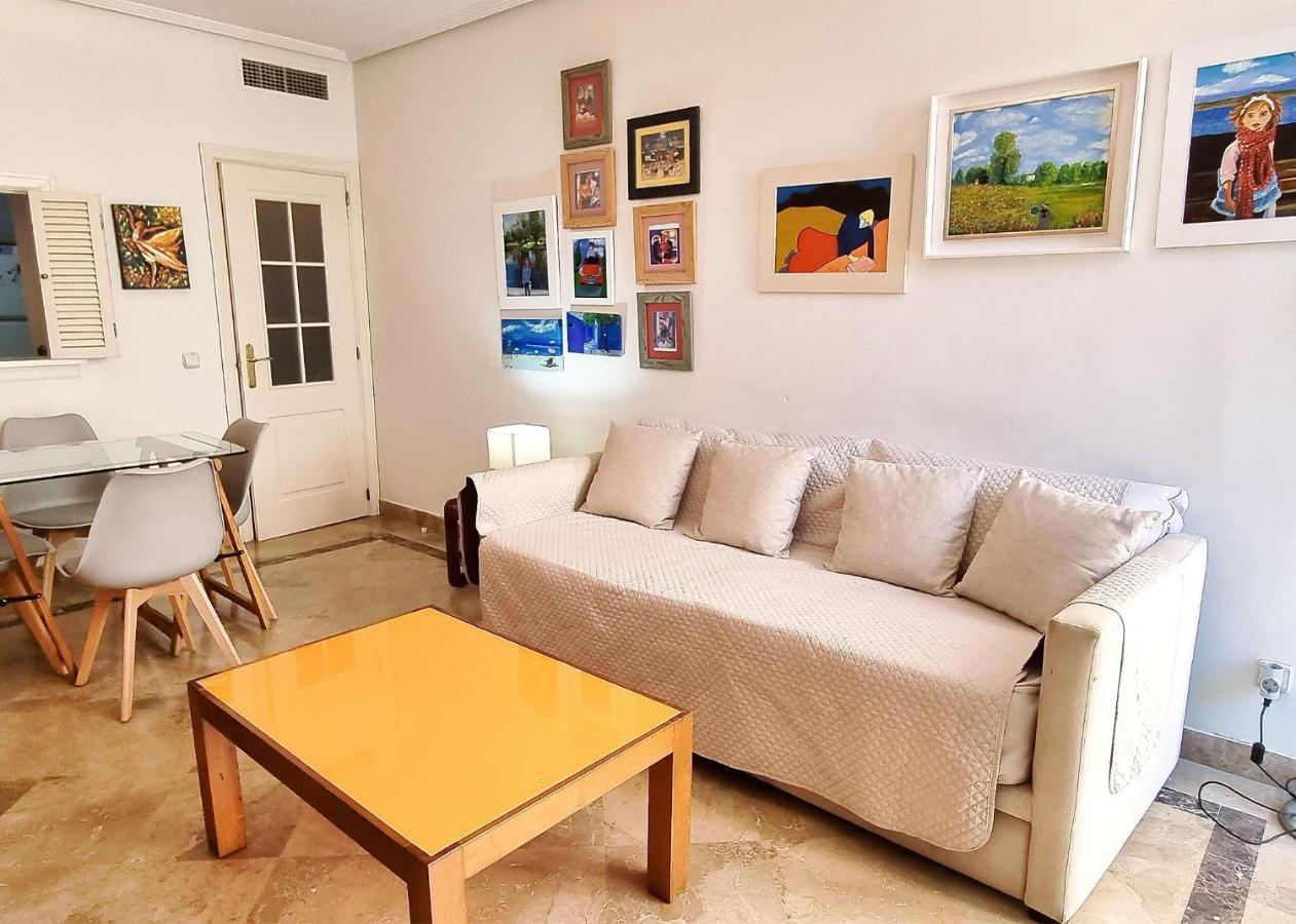 One-bedroom In Centre With Parking Included