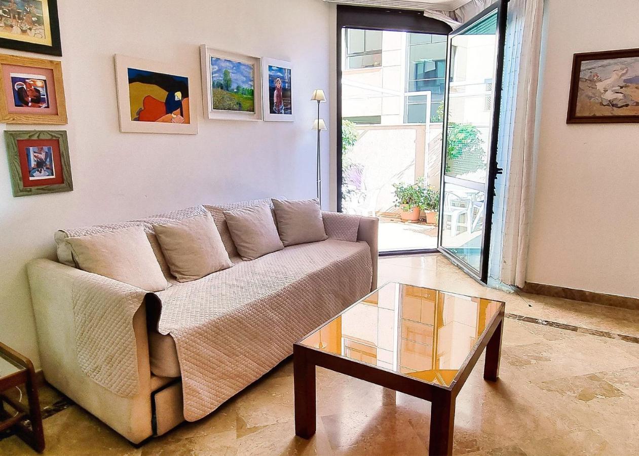 One-bedroom In Centre With Parking Included