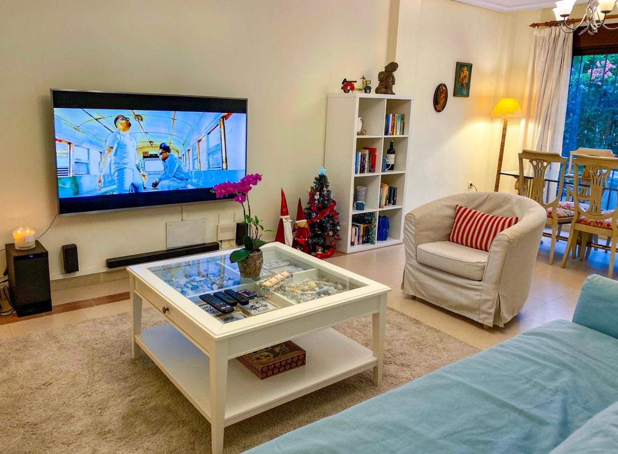 La Buena Vida Duplex: Stylish Retreat With Pool Access Near Puerto Banus