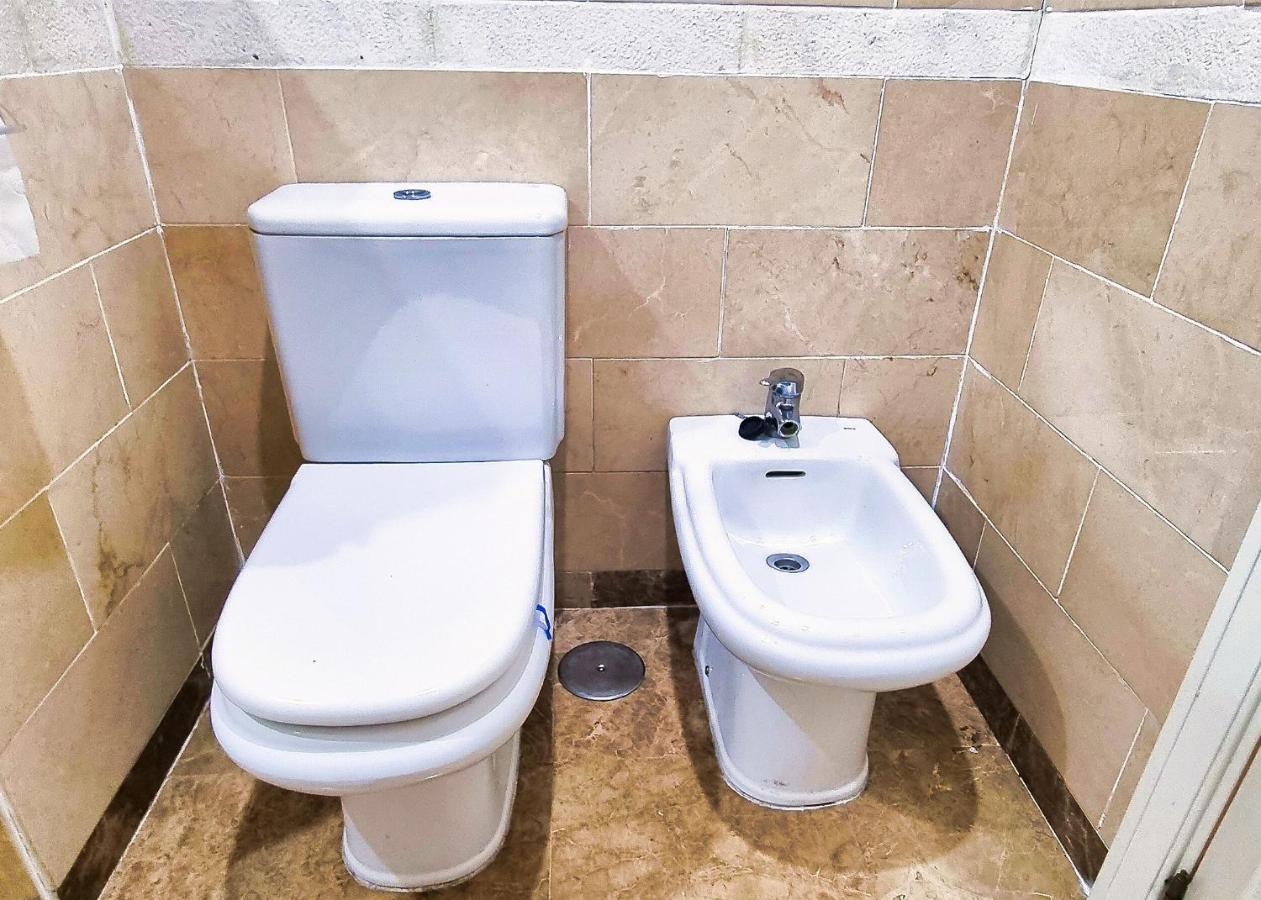 One-bedroom In Centre With Parking Included