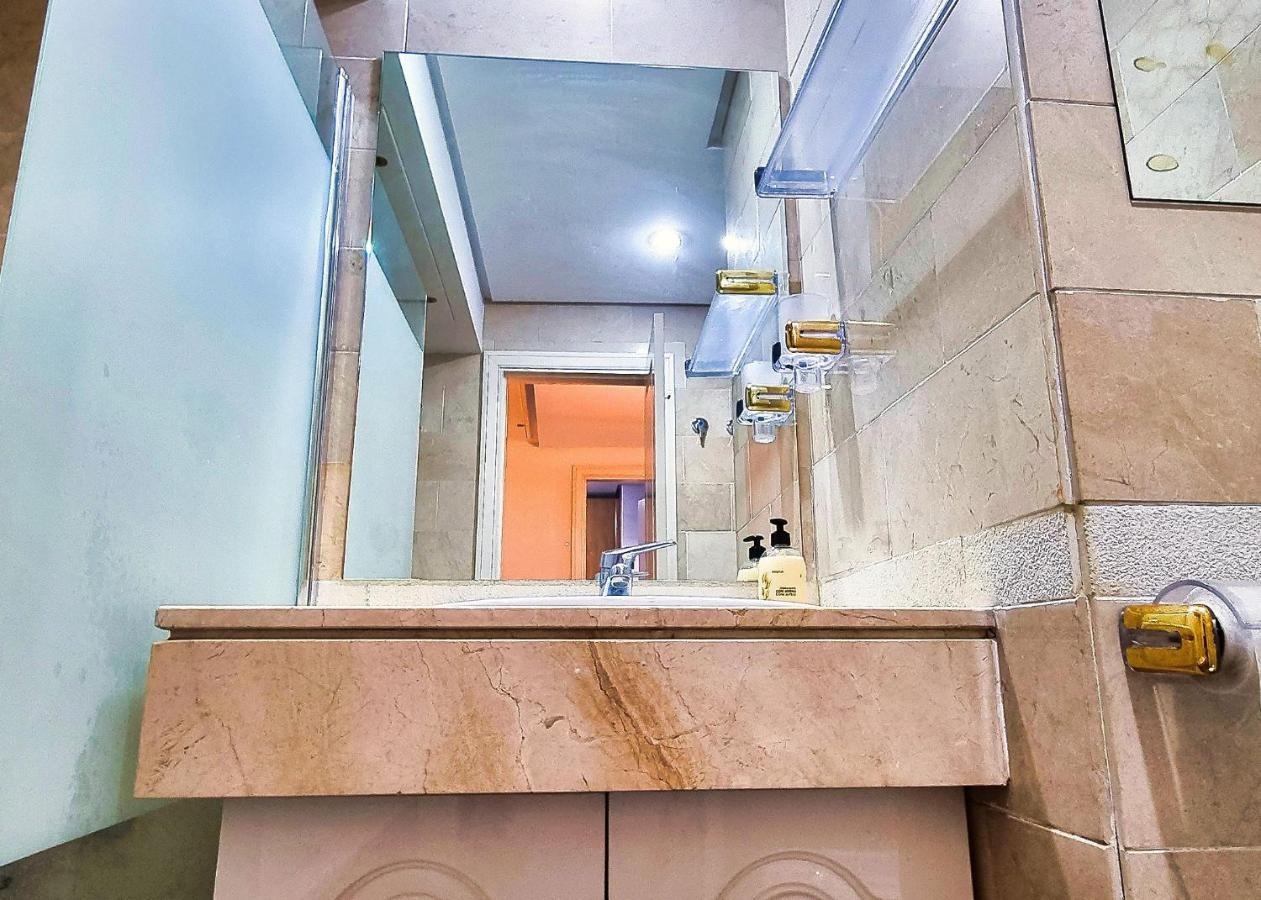 One-bedroom In Centre With Parking Included Appartement *