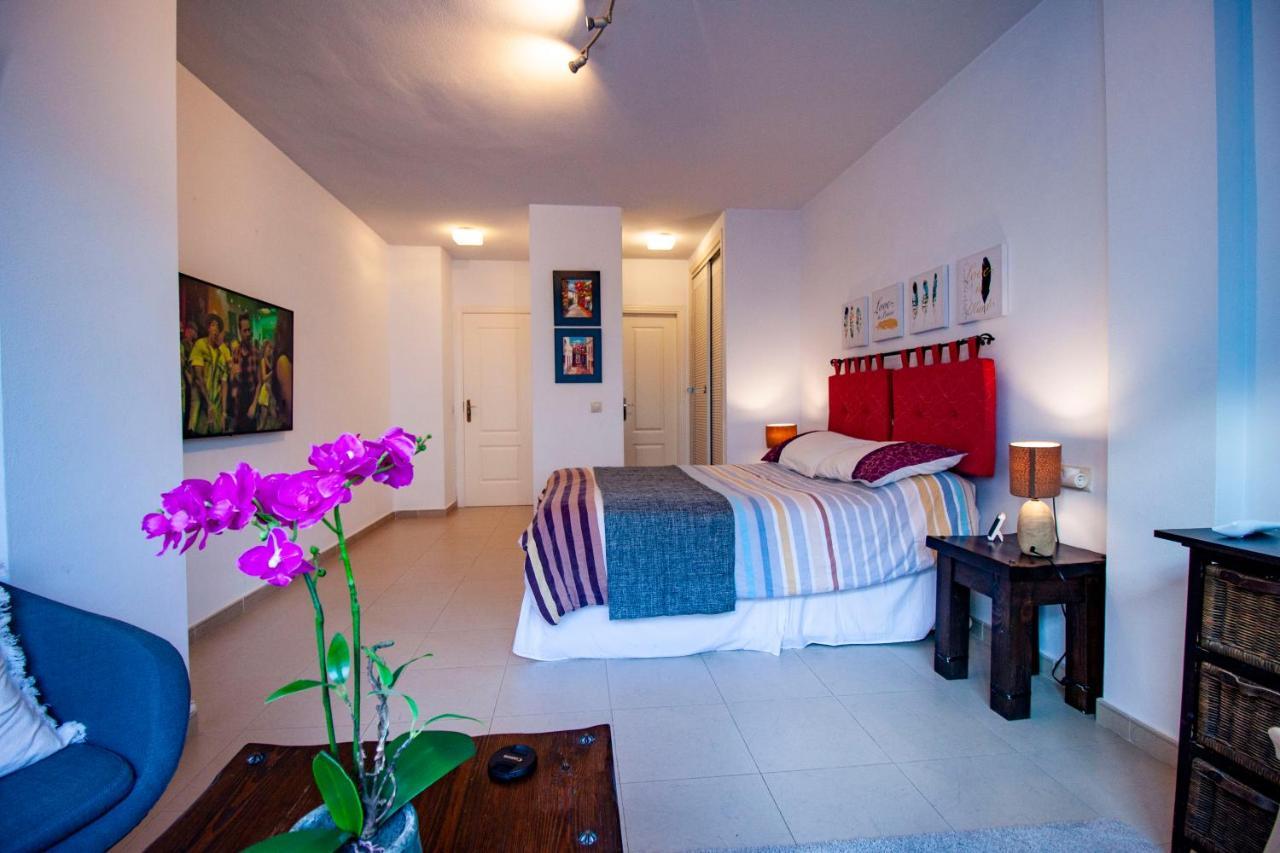 La Buena Vida Duplex: Stylish Retreat With Pool Access Near Puerto Banus Marbella