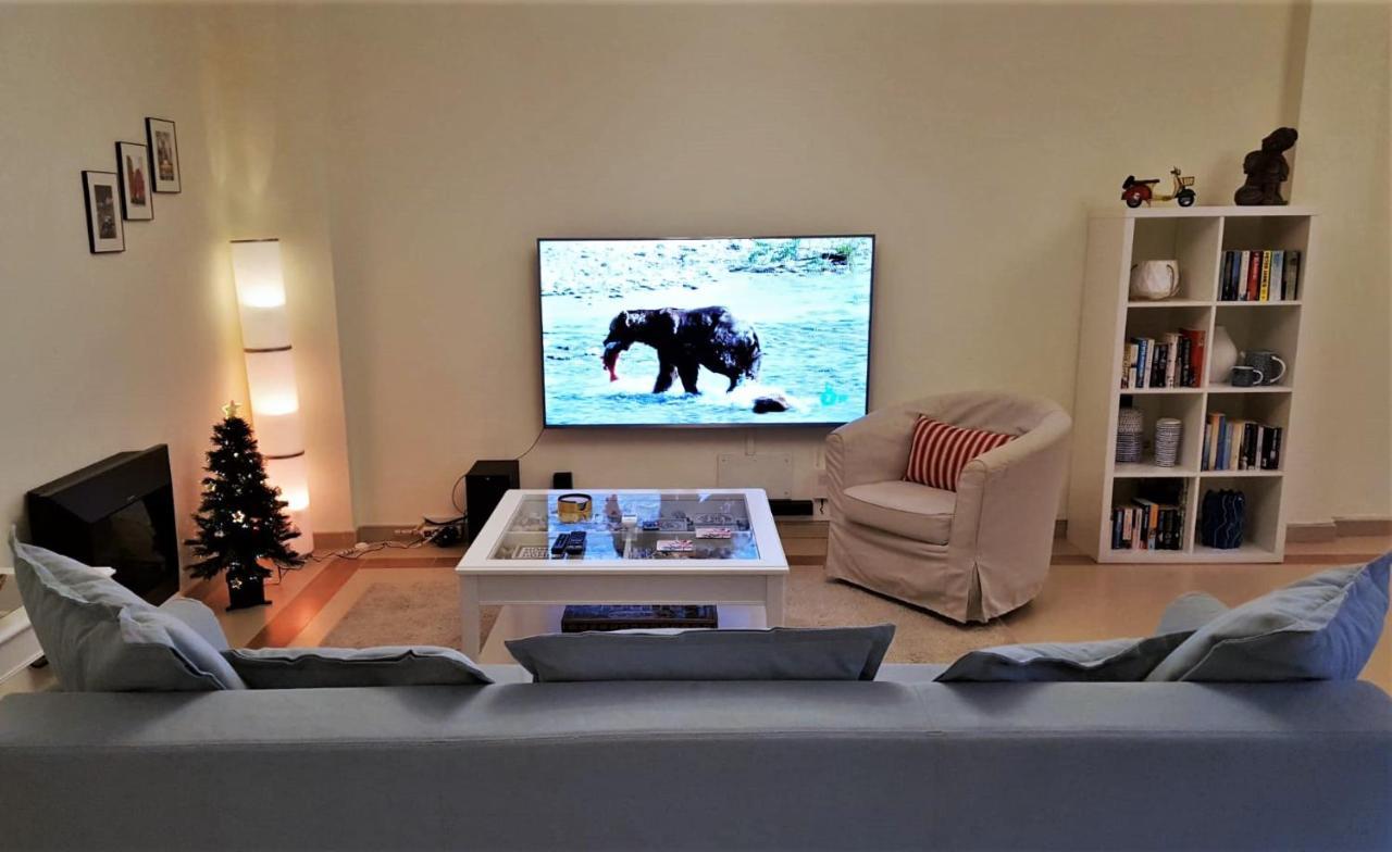 Apartment La Buena Vida Duplex: Stylish Retreat With Pool Access Near Puerto Banus *