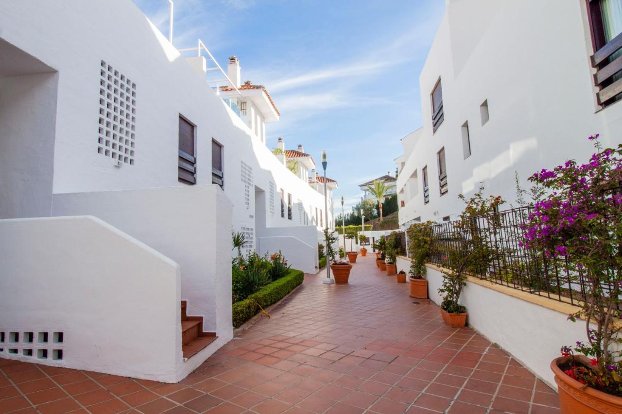 La Buena Vida Duplex: Stylish Retreat With Pool Access Near Puerto Banus * Marbella