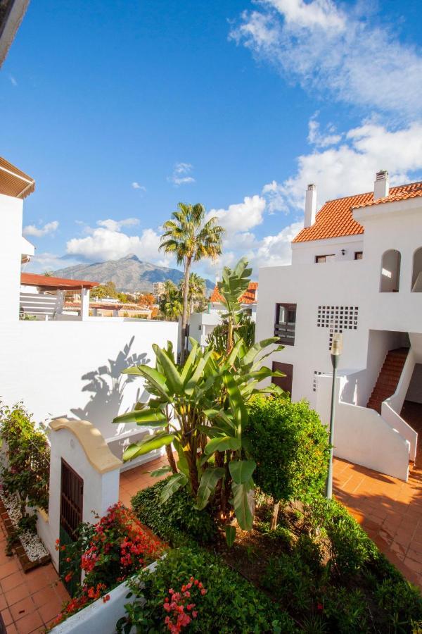 La Buena Vida Duplex: Stylish Retreat With Pool Access Near Puerto Banus Apartment