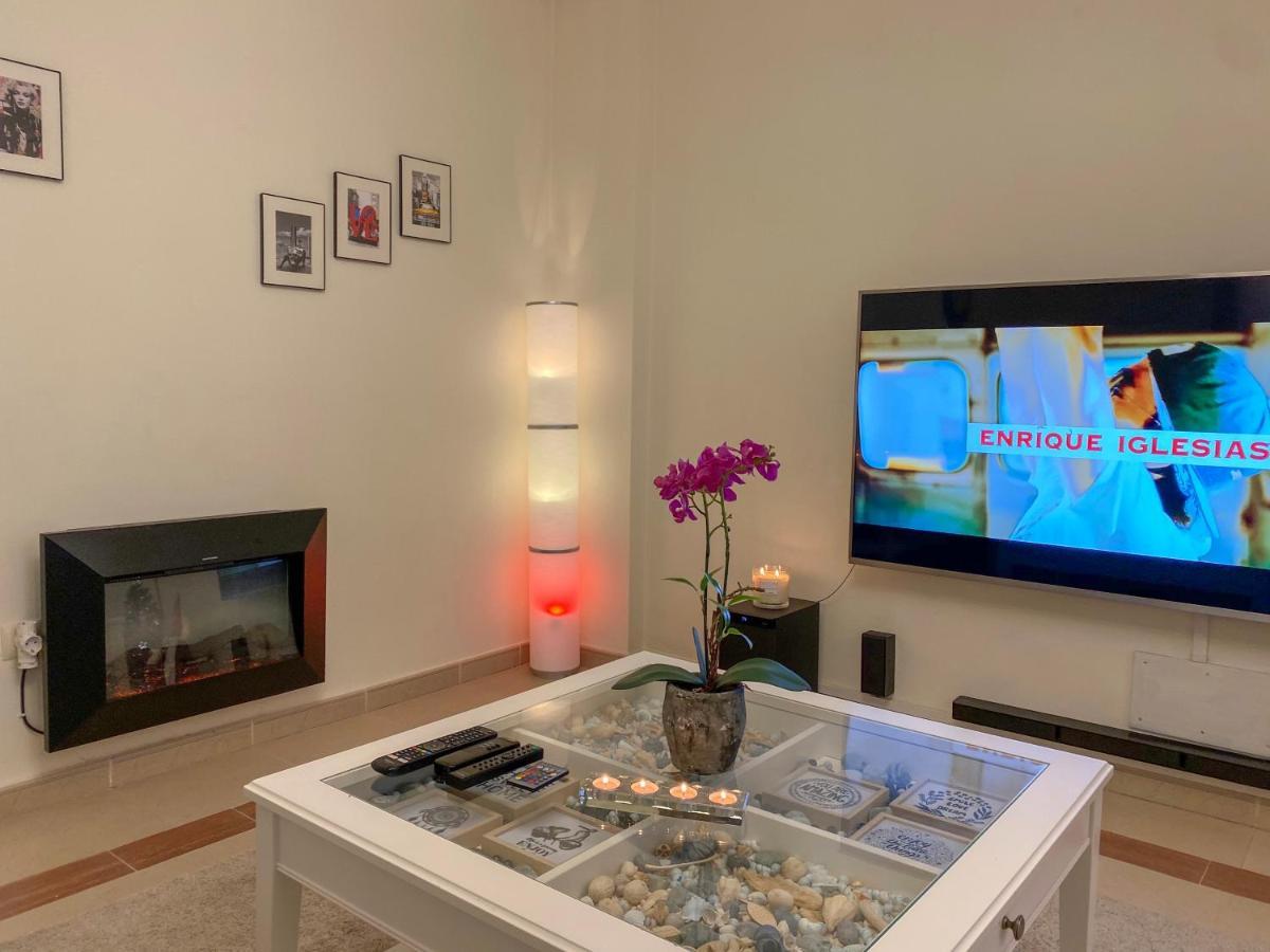 La Buena Vida Duplex: Stylish Retreat With Pool Access Near Puerto Banus Marbella
