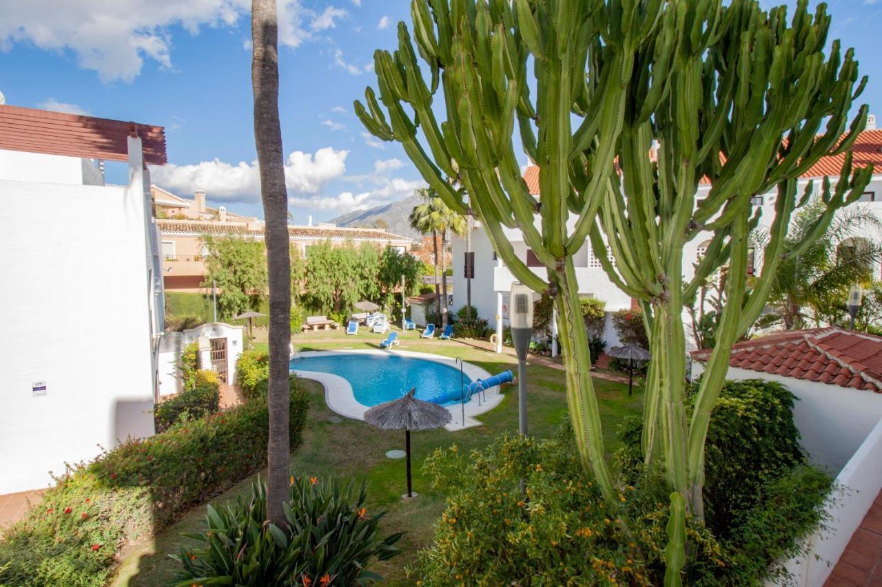La Buena Vida Duplex: Stylish Retreat With Pool Access Near Puerto Banus *