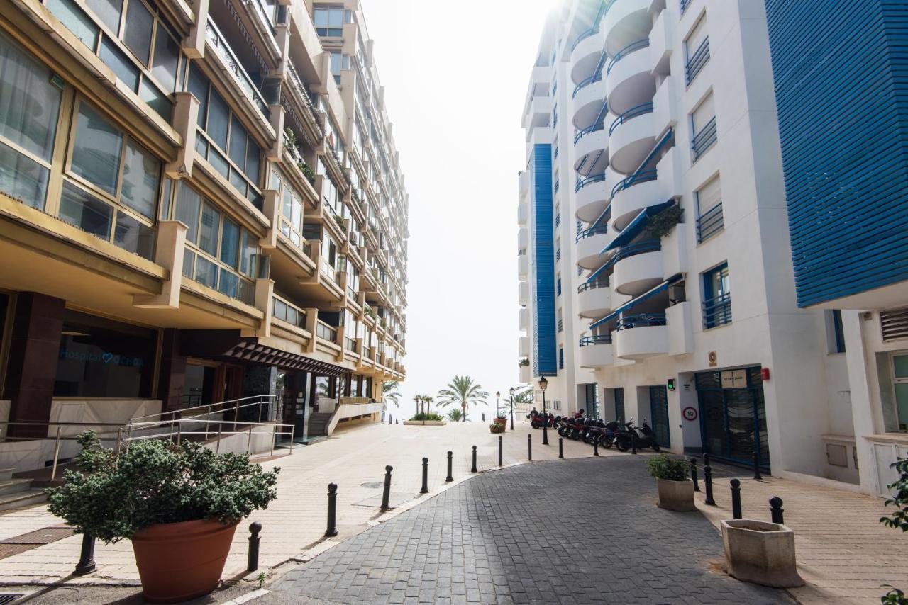 Rentandhomes Beachfront Center *