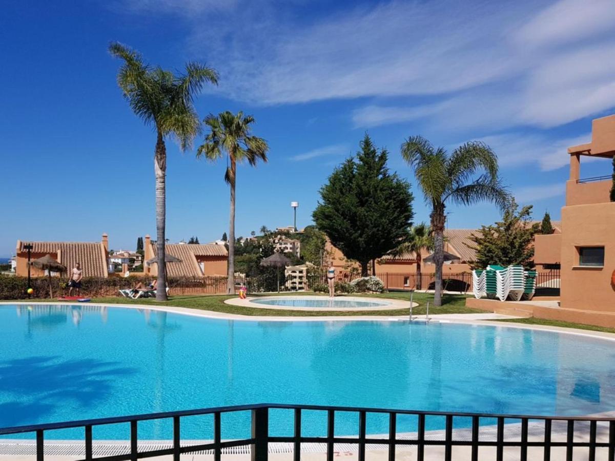 Ample Luxury Fancy Golf & Padel Marbella