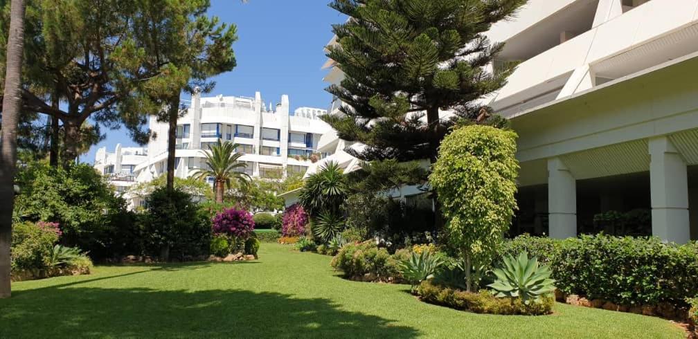 Sea View 2-bedroom With Pool Apartment