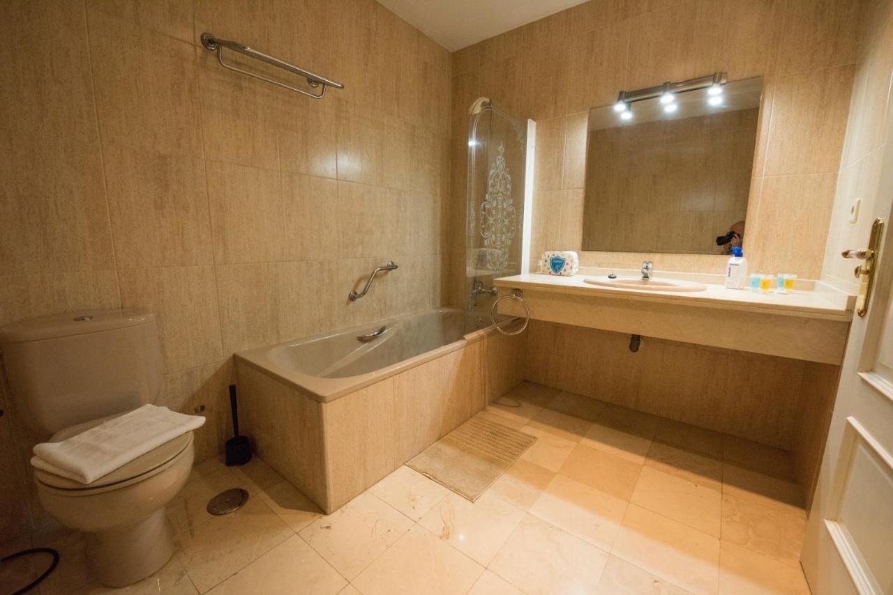 Apartment Spacious Flat With Pool In *