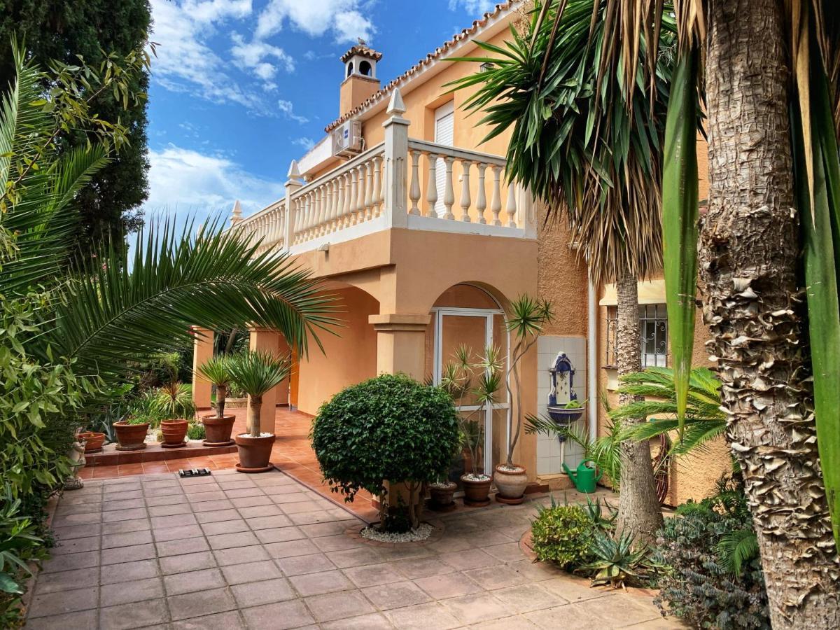 Villa Costanera In Marbella