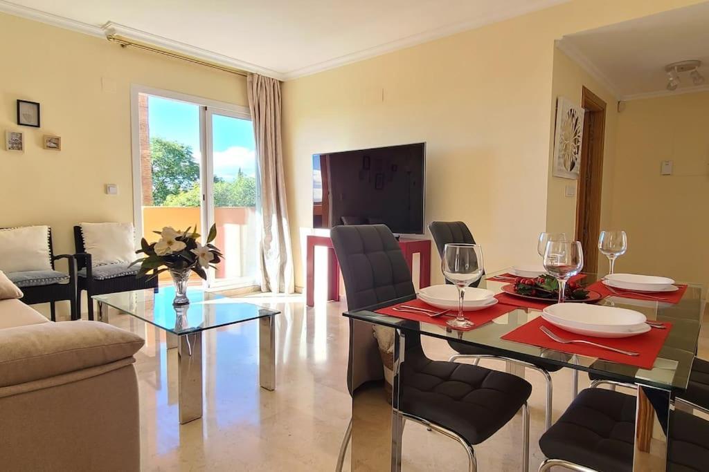Modern In Elviria, Golf, Fun & Apartamento Marbella