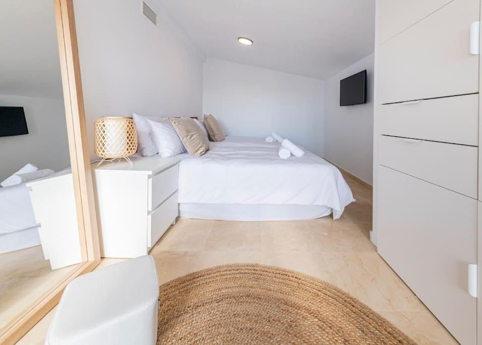 Atico Nuevo En Lujosa Urbanizacion Junto A Restaurantes Y Cafeterias Apartamento Marbella