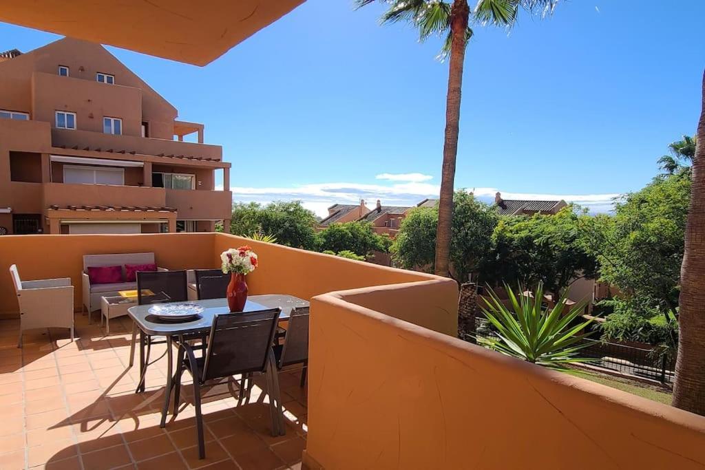 Modern In Elviria, Golf, Fun & Apartamento Marbella