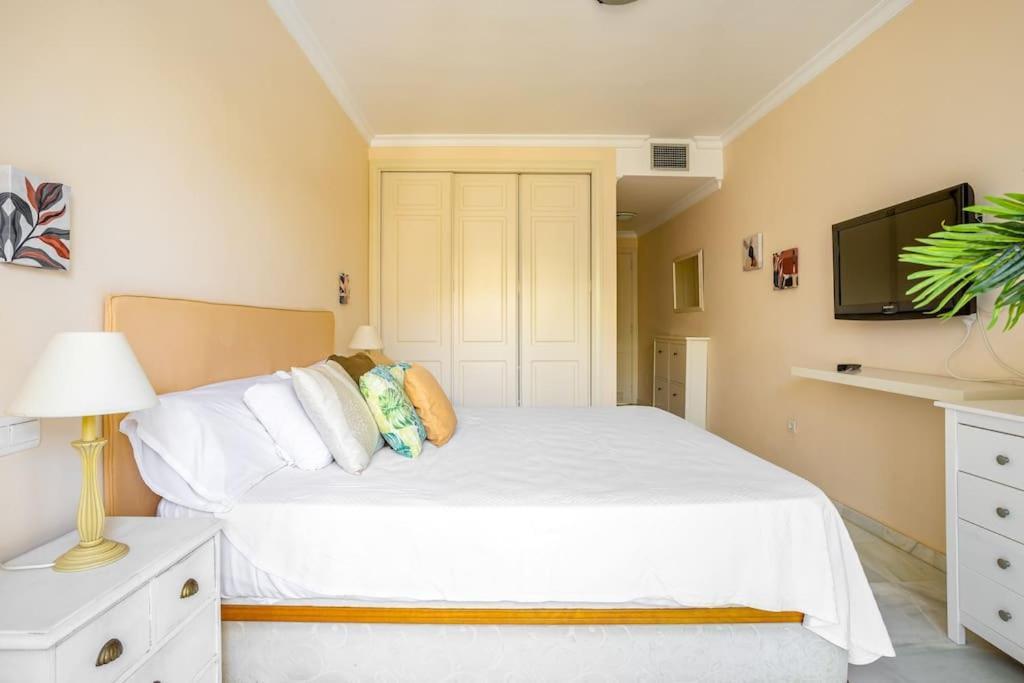 Oleholidays Senorio Gonzaga Junto A Puerto Banus Apartamento *
