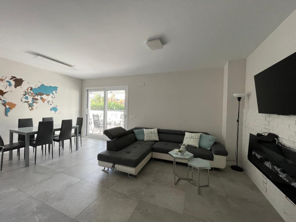 Centre With Terrace And Pool Marbella
