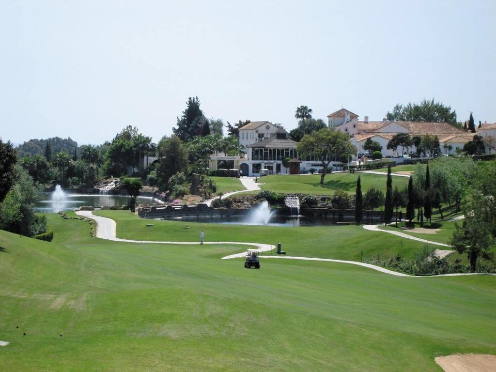 Modern In Elviria, Golf, Fun & Apartamento *