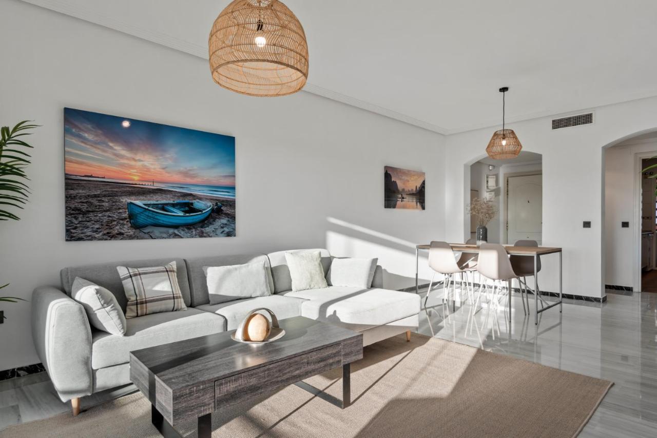 Modern - 2 Bedrooms, Beachside - Puerto Banus Apartment *