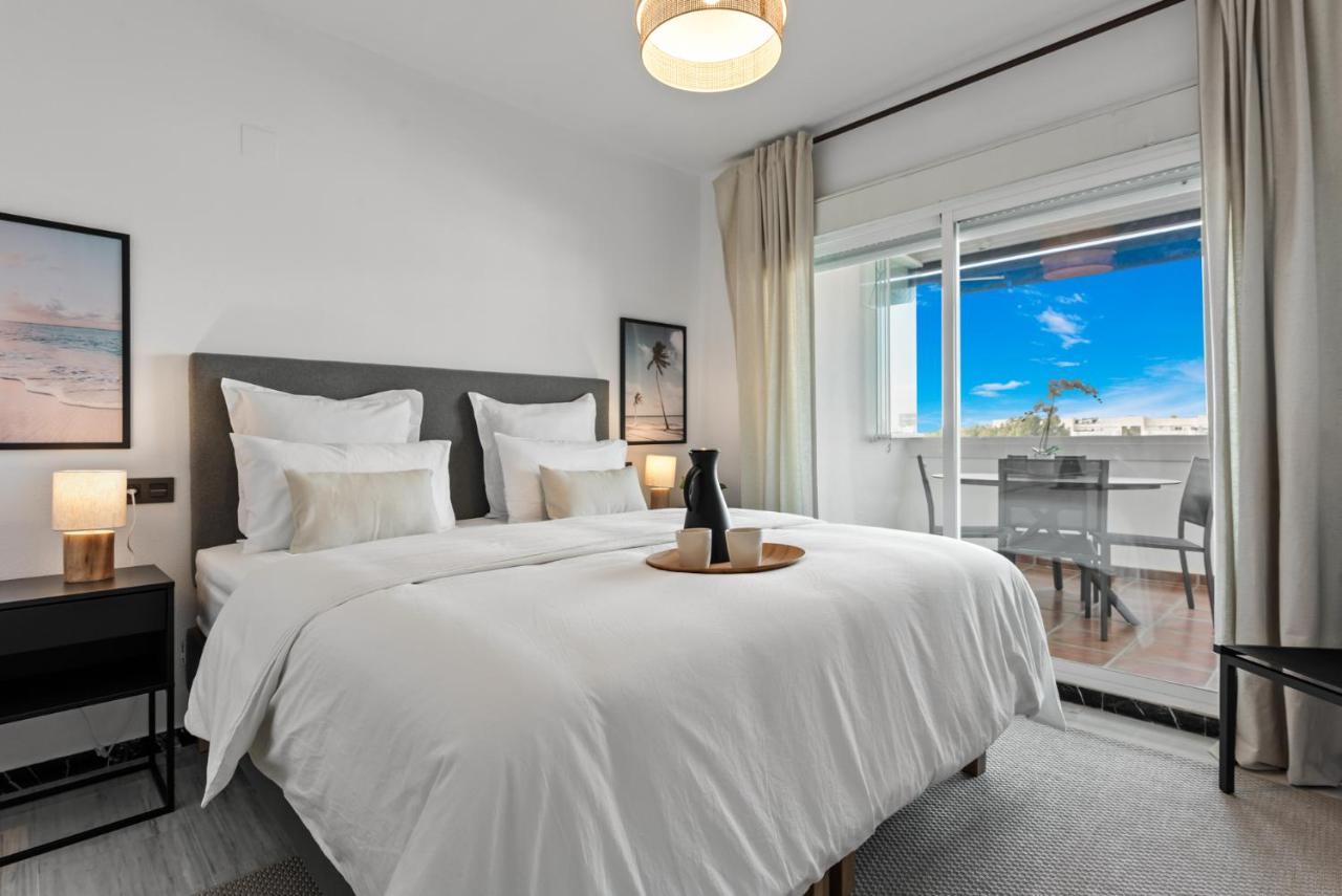 Modern - 2 Bedrooms, Beachside - Puerto Banus Apartment