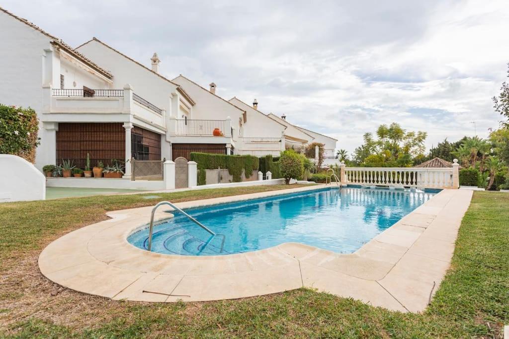 Stylish Spanish 3 Bd Townhouse On The Golden Mile *