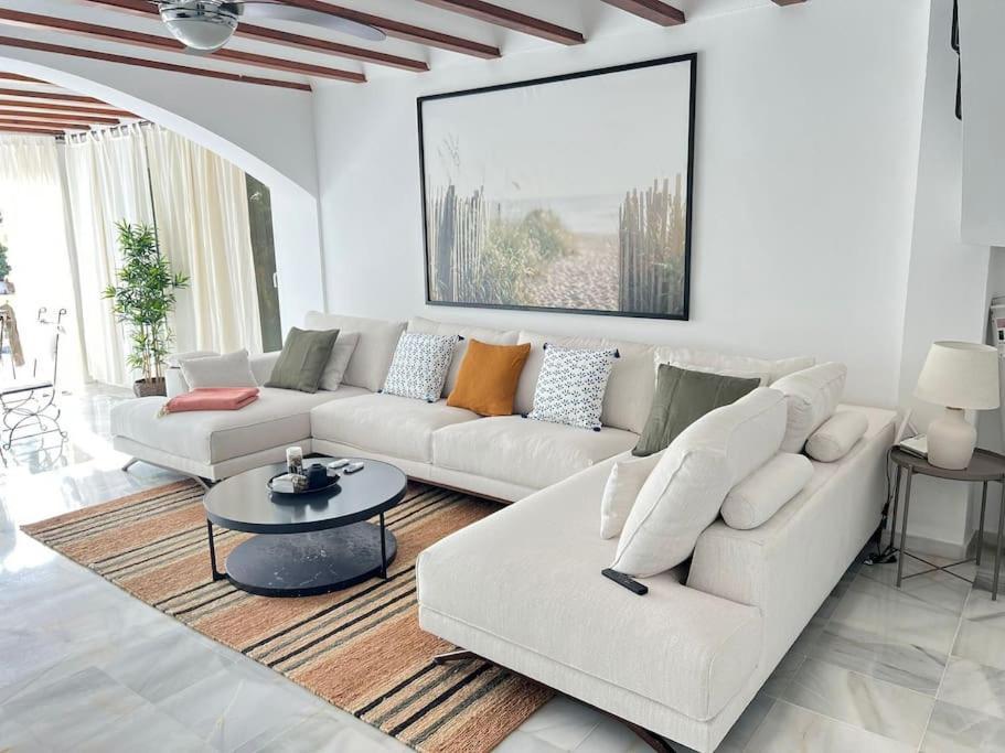 Villa Stylish Spanish 3 Bd Townhouse On The Golden Mile *