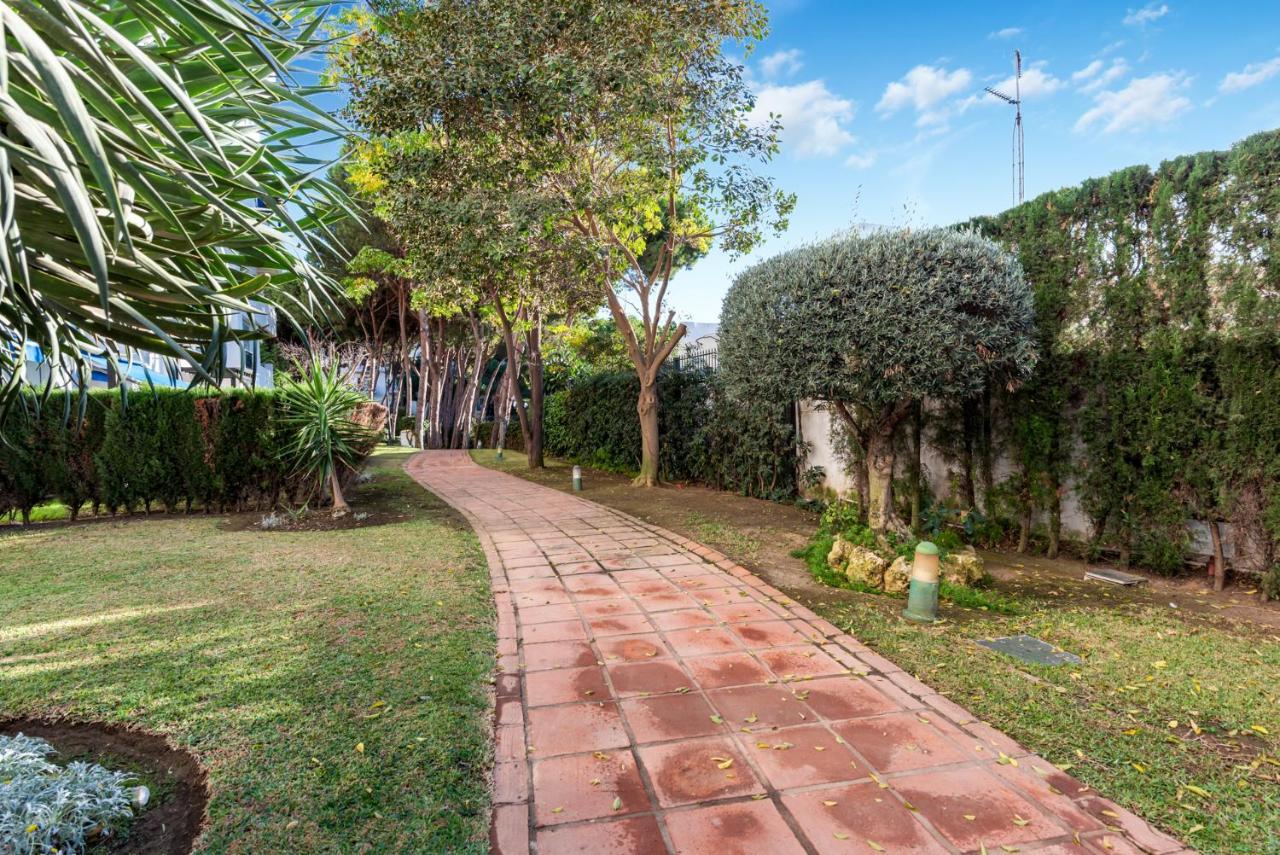 Modern - 2 Bedrooms, Beachside - Puerto Banus Apartment