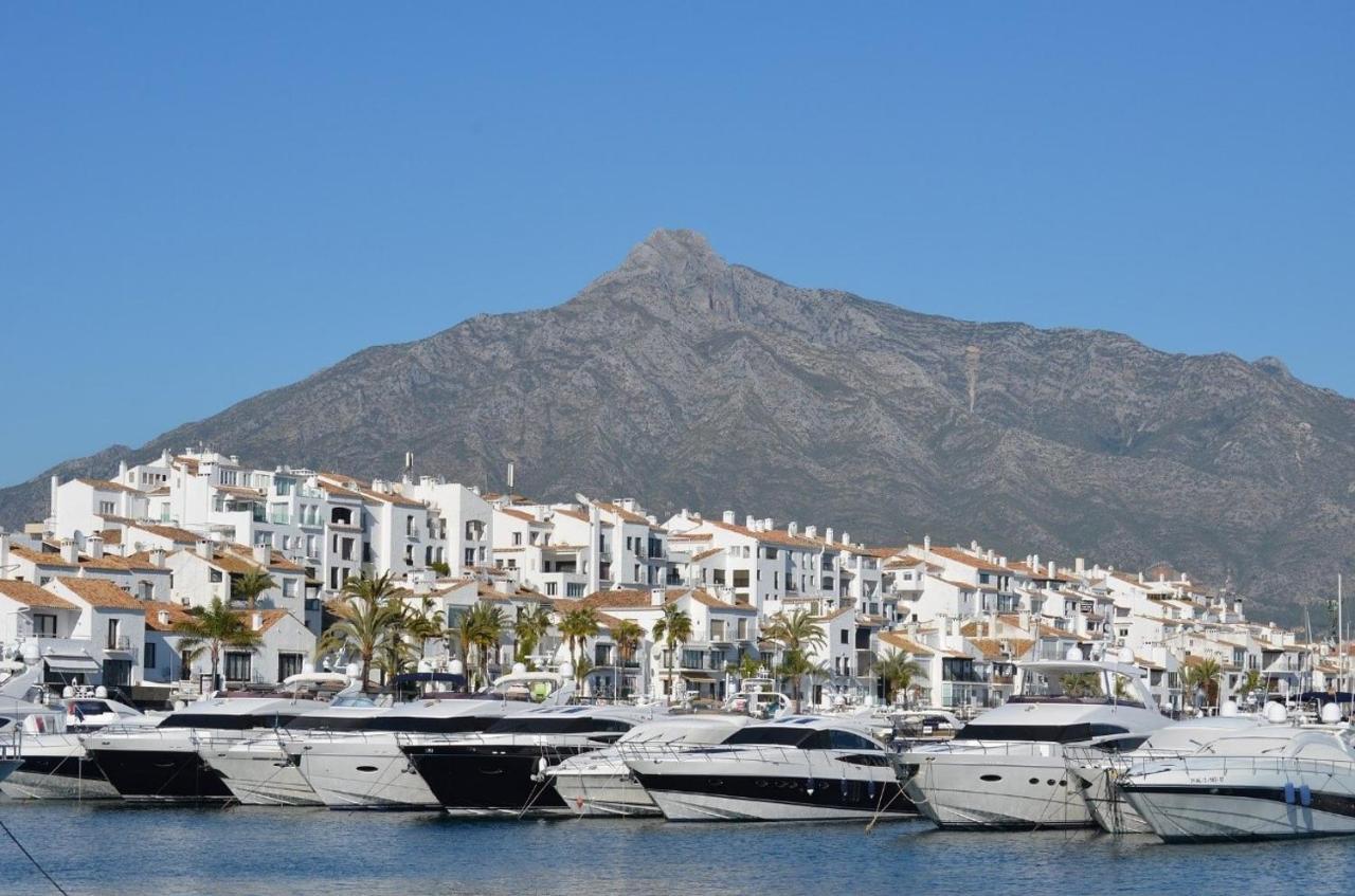 Modern - 2 Bedrooms, Beachside - Puerto Banus Apartment