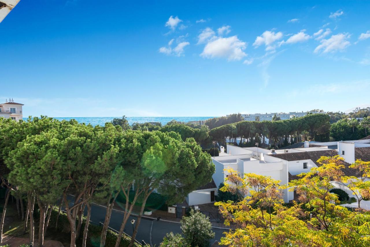 Modern - 2 Bedrooms, Beachside - Puerto Banus Apartment Marbella