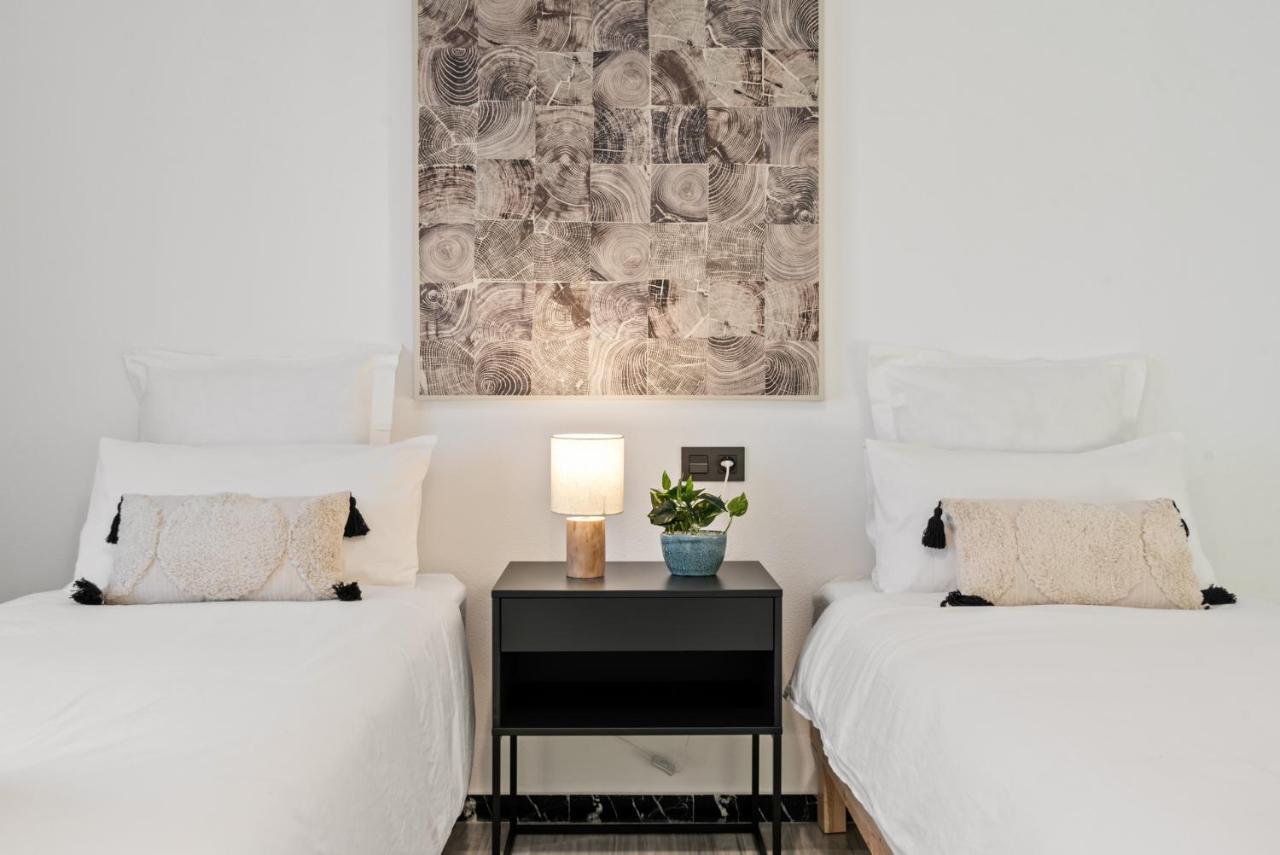 Modern - 2 Bedrooms, Beachside - Puerto Banus Apartment *