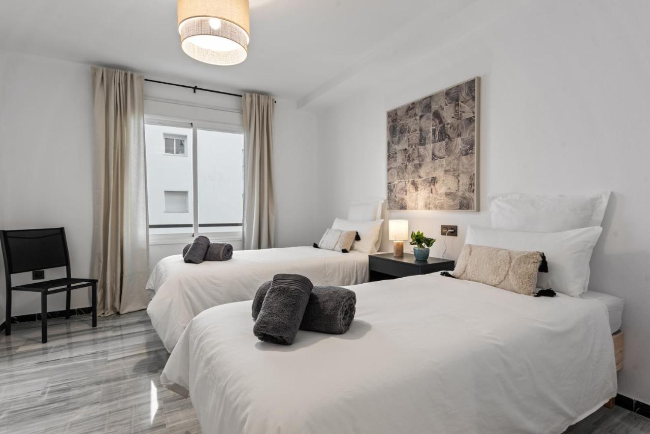 Modern - 2 Bedrooms, Beachside - Puerto Banus *