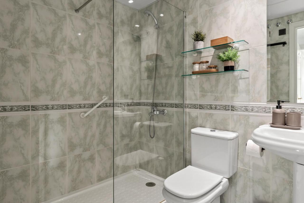 Apartment Modern - 2 Bedrooms, Beachside - Puerto Banus