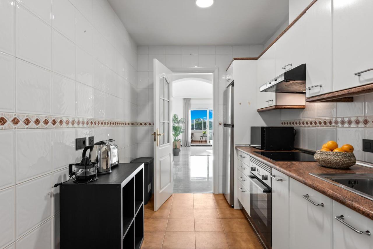 Apartment Modern - 2 Bedrooms, Beachside - Puerto Banus Marbella